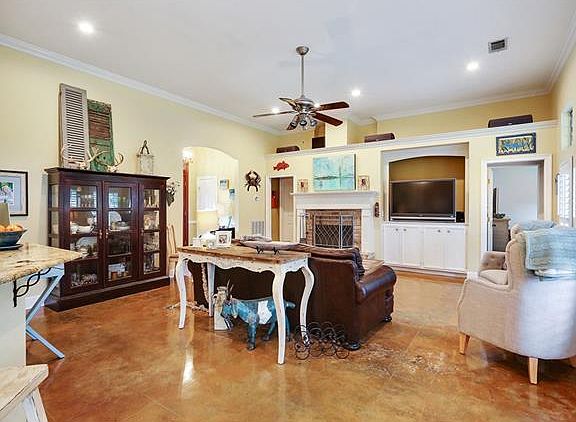 4th image of 808 Sweet Bay Dr
