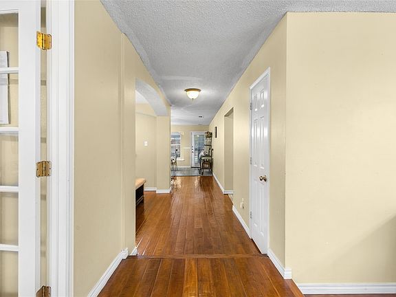 2nd image of 1409 Bregenz Ln