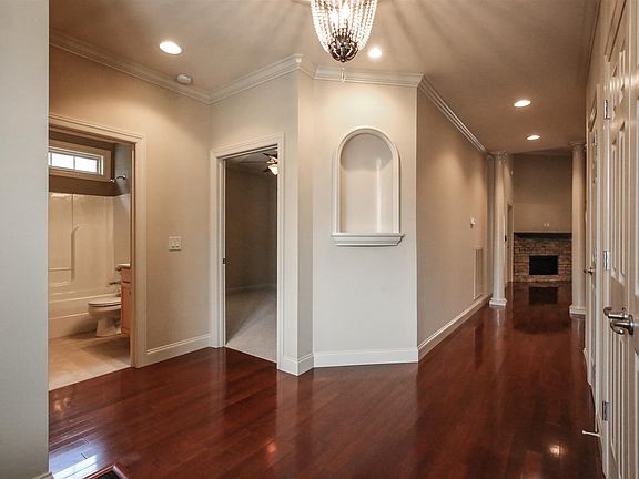 3rd image of 1519 Dewsbury Dr