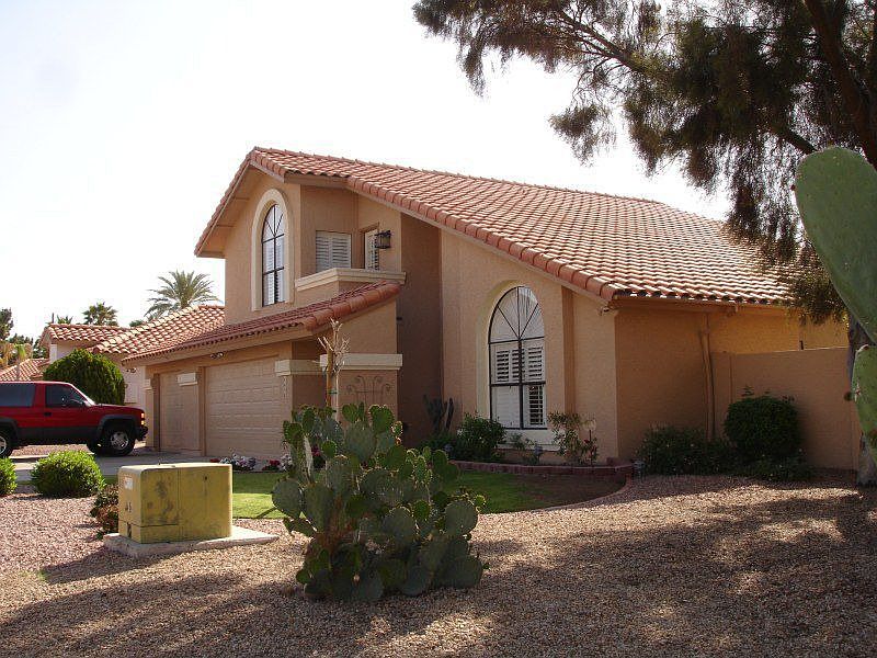 3 CAR GARAGE