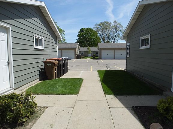 3rd image of 834 Andover Ct SE