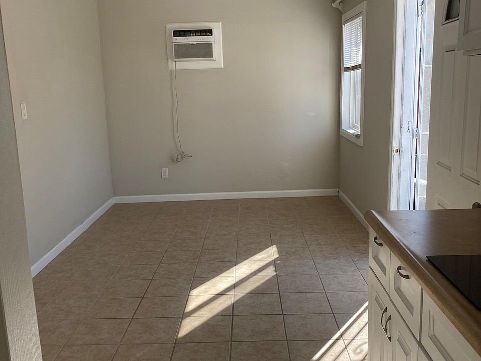 1st image of 7942 Norwich Ave #1/2