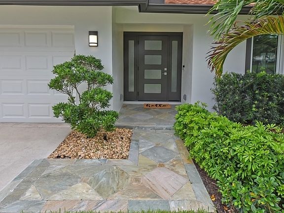 4th image of 1100 SW 15th Avenue