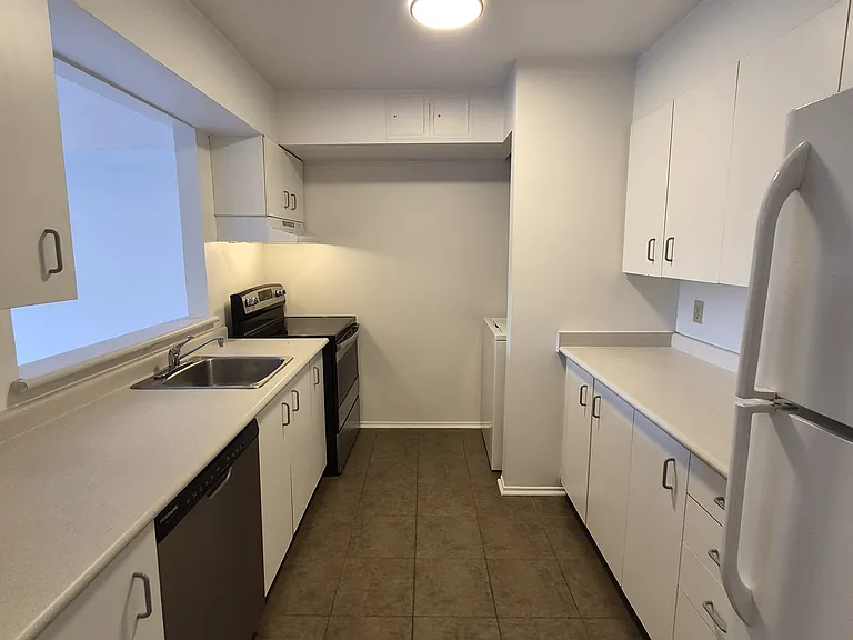 318 Lorry Greenberg Dr #322 — Photo 9