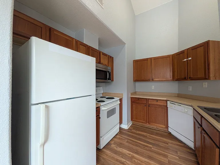 1049 S Walden Way #259 — Photo 4