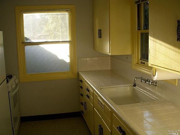 3rd image of 111 Santa Cruz Ave