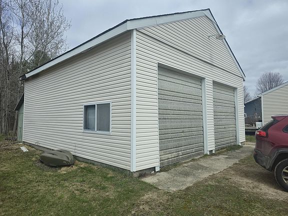 3rd image of 1470 W Railroad St