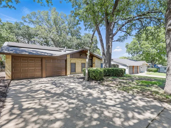 1038 Oak Hurst Dr, Grapevine, TX 76051