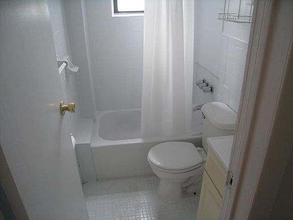 4th image of 3322 29th St APT B2