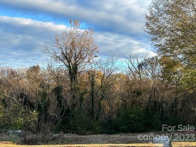 2nd image of 631 S Grove St