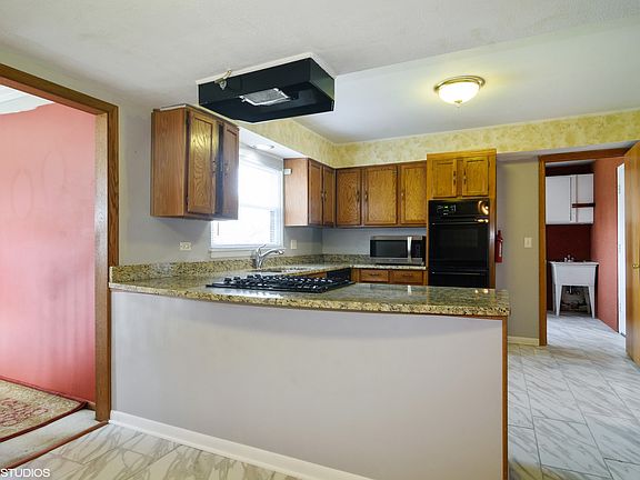 3rd image of 585 Gateshead South Ave