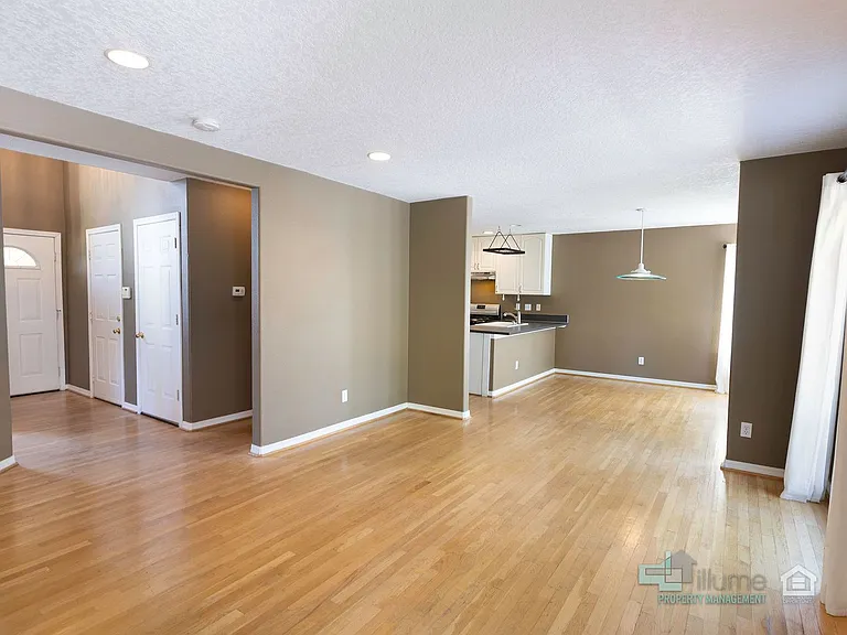 20630 Willamette Dr — Photo 7