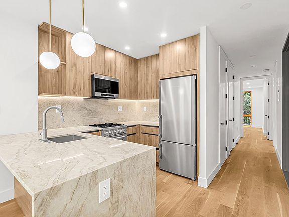 4th image of 226 Putnam Ave #201