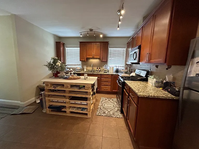 10 Abbott St #1 — Photo 8