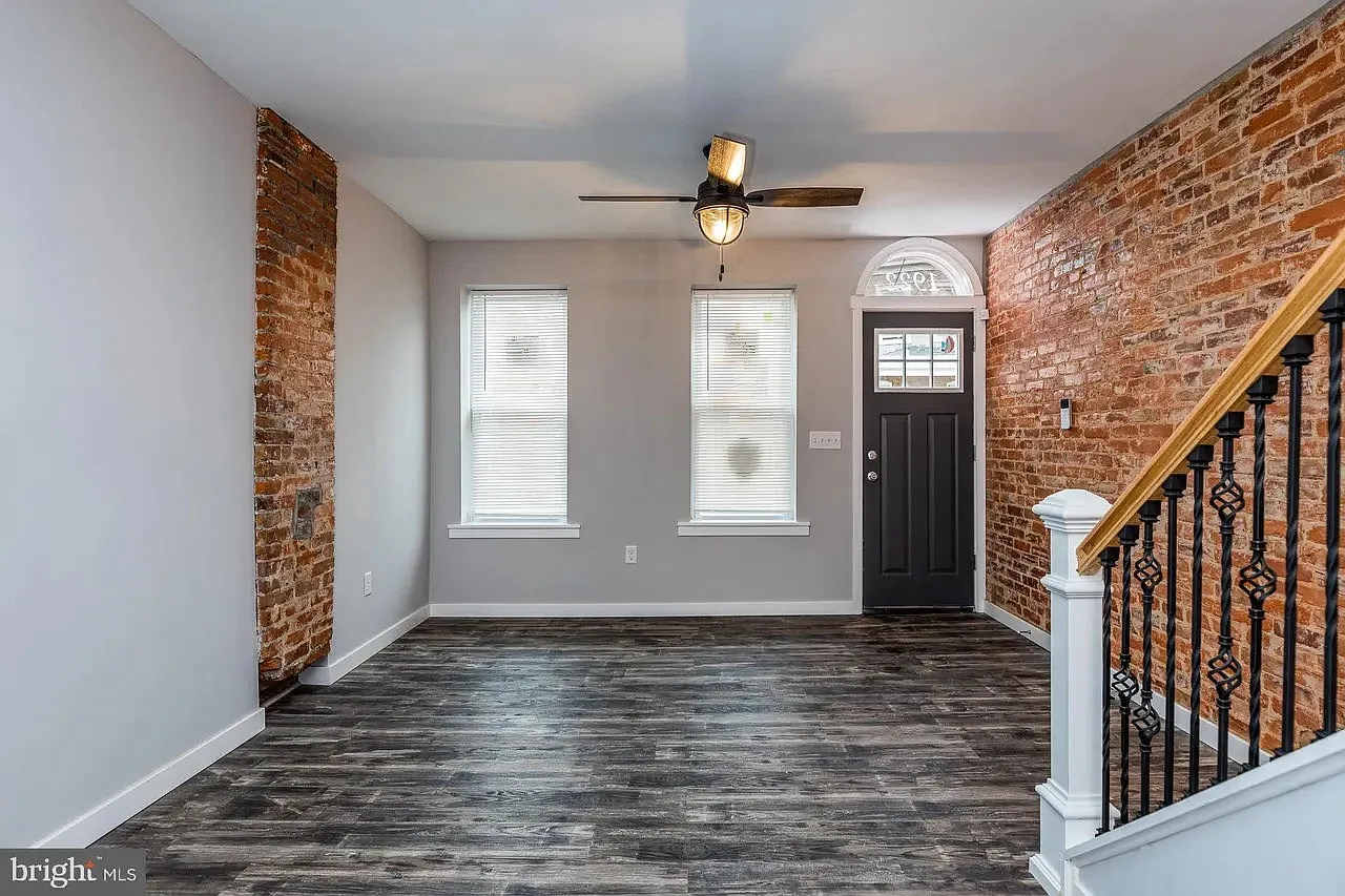 2 bed, 1.5 bath, 950 sqft, $1,750 — Photo 2