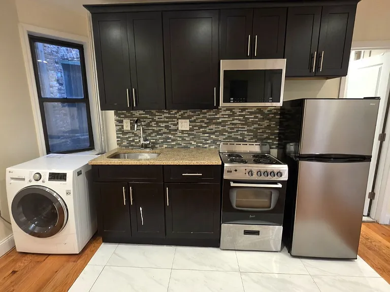 30 Rogers Ave #3C — Photo 5