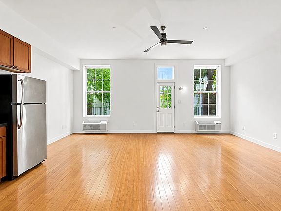 2nd image of 5-11 50th Ave APT 1