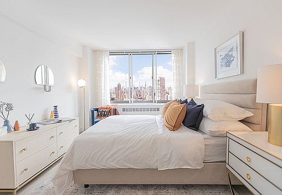 4th image of 1735 York Ave APT 7D