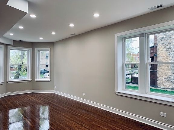 3rd image of 840 N Avers Ave #1