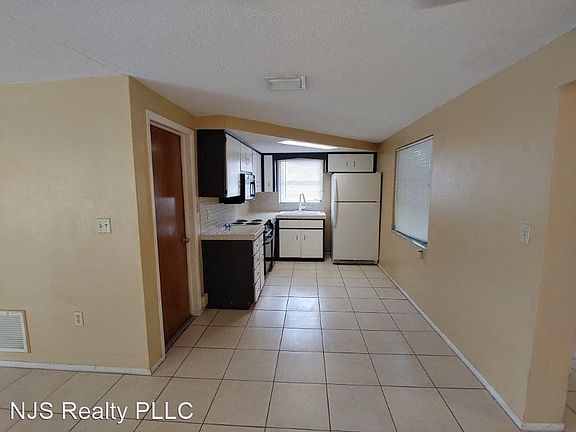 3rd image of 7115 Brentwood Dr