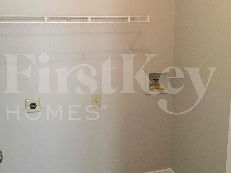 7249 Bennell Dr — Photo 10