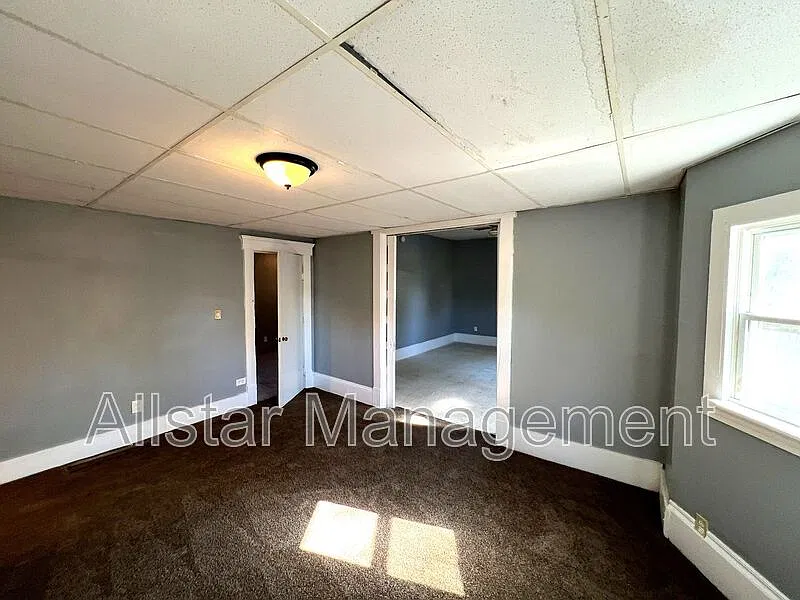 2 bed, 1.0 bath, 900 sqft, $1,100 — Photo 2