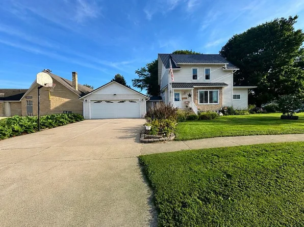 212 E 2nd St, Riceville, IA 50466