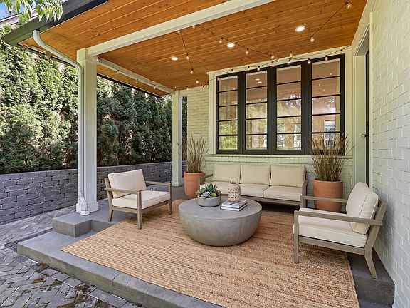 5th image of 907 W 20th Ave