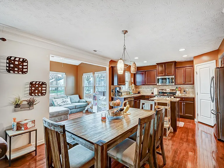1404 Artesian Ln — Photo 21