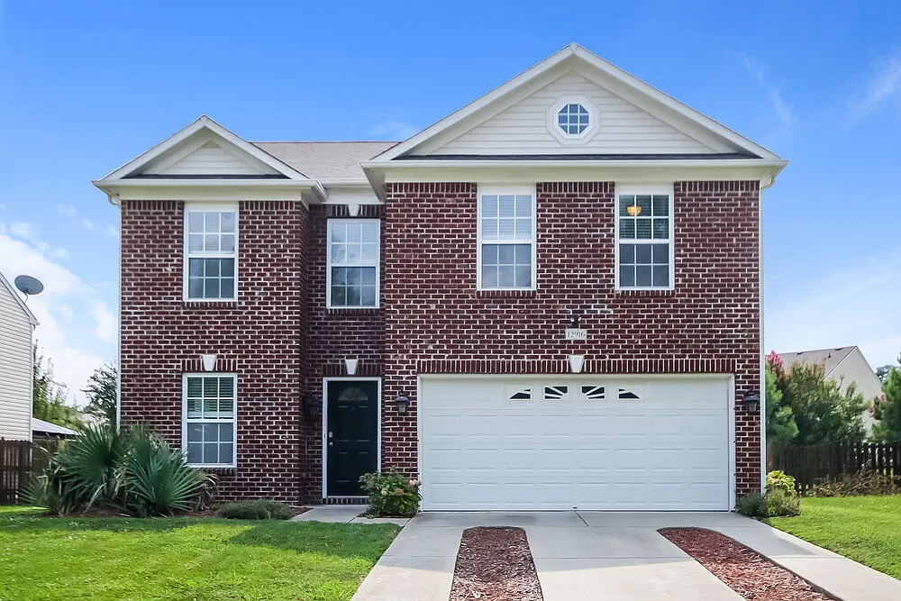 3 bed, 2.5 bath, 2294 sqft, $2,540 — Photo 1