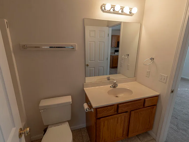 3402 E Saint Charles Rd — Photo 15