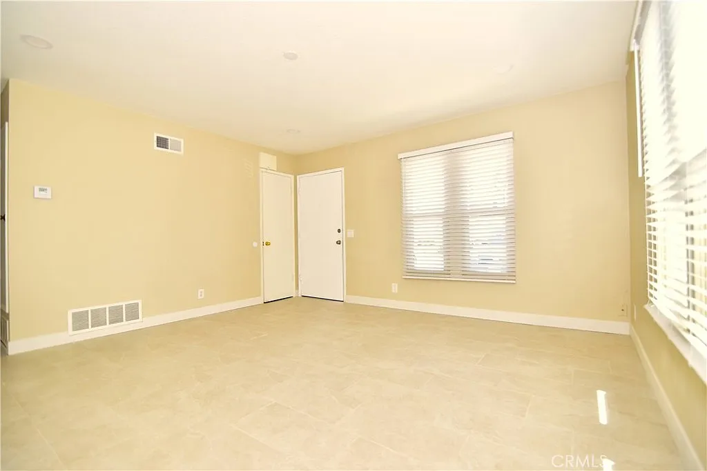 Building Photo - 180 Southampton Way #32