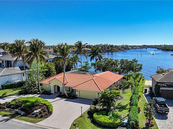 2nd image of 790 Cal Cove Dr