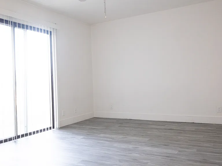 Walnutwood Apartments — Photo 16