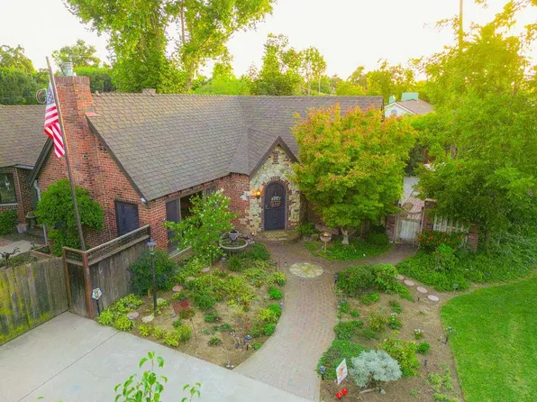 420 E Hampton Way, Fresno, CA 93704