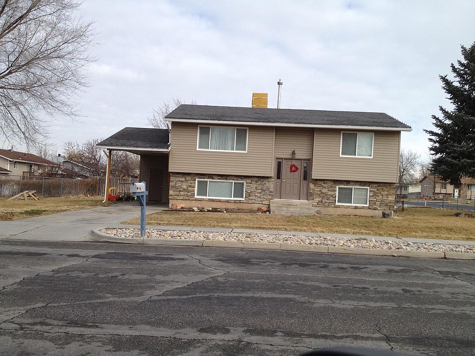 Close to freeway, shopping and schools