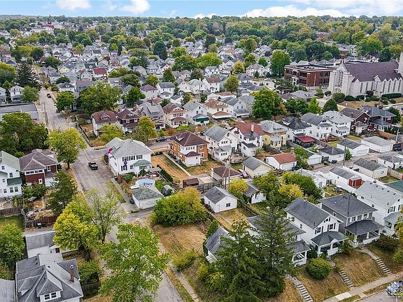 4th image of 711 Bowen St