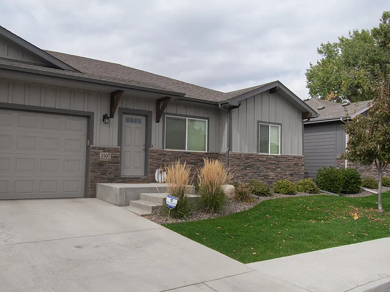 1507 Snowy Range Ct — Photo 2