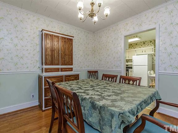 5th image of 914 Burlington Ave