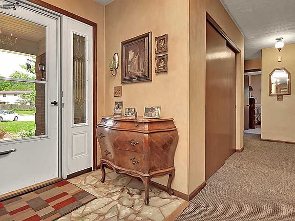 3rd image of 1811 Scottglen Ct