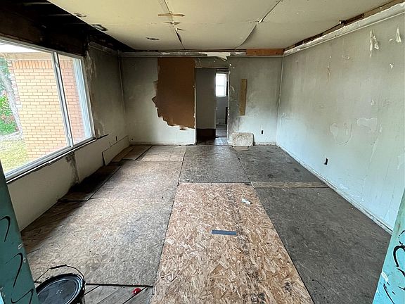 4th image of 4619 Farmbrook St