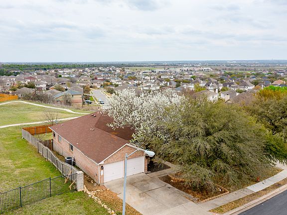 3rd image of 3807 Eagles Nest St