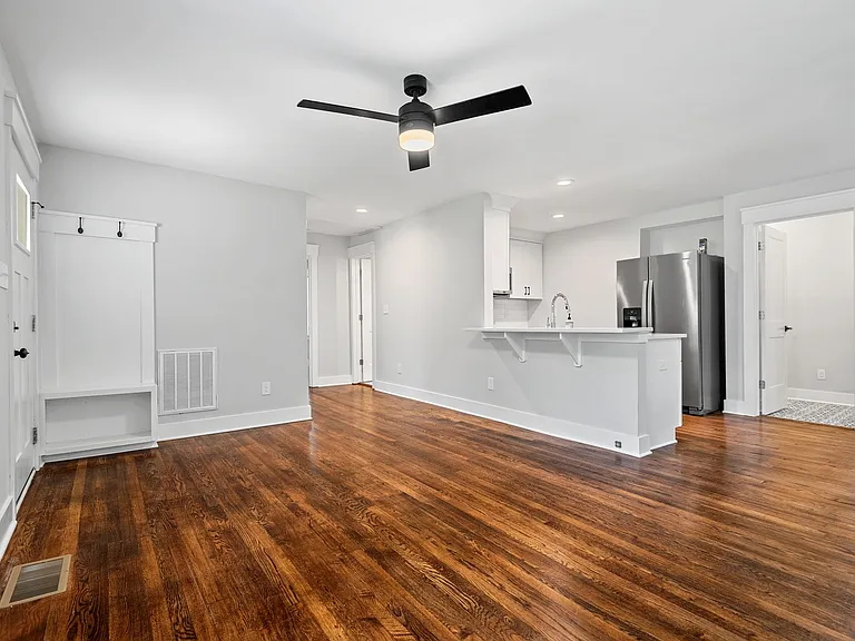 2104 Nelson St — Photo 5