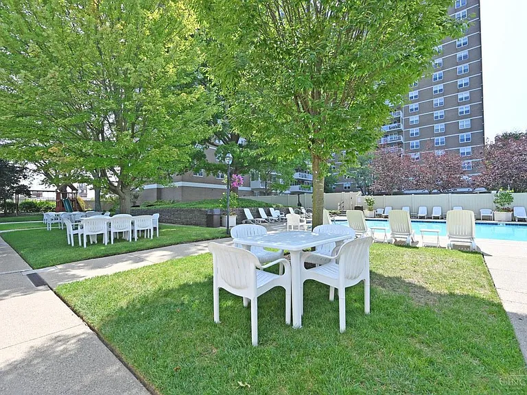2332 Dana Ave — Photo 27