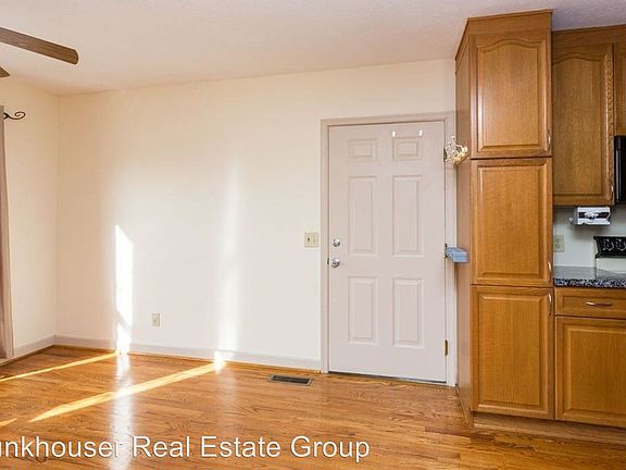 5th image of 2460 Isaac Ln