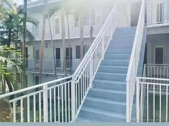3rd image of 2430 NE 135th St APT 203