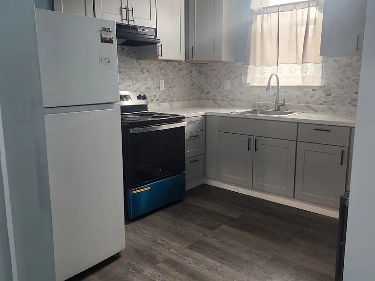 112 S 12th Ave #1 — Photo 5