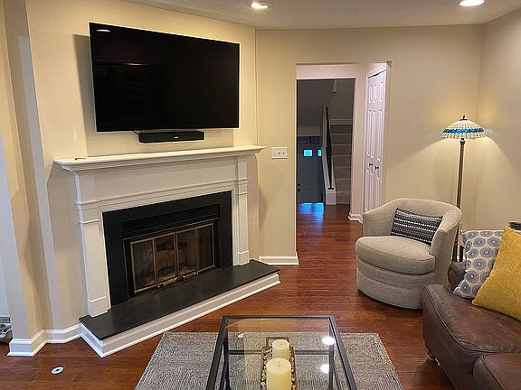 Sitting area next to kitchen