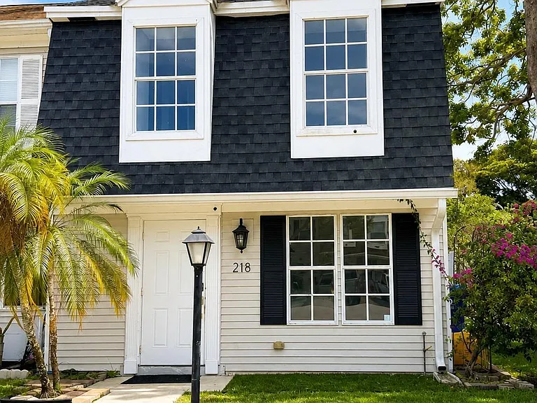 218 Old English Dr — Photo 12