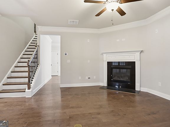 3rd image of 4681 Sweetwater Ave